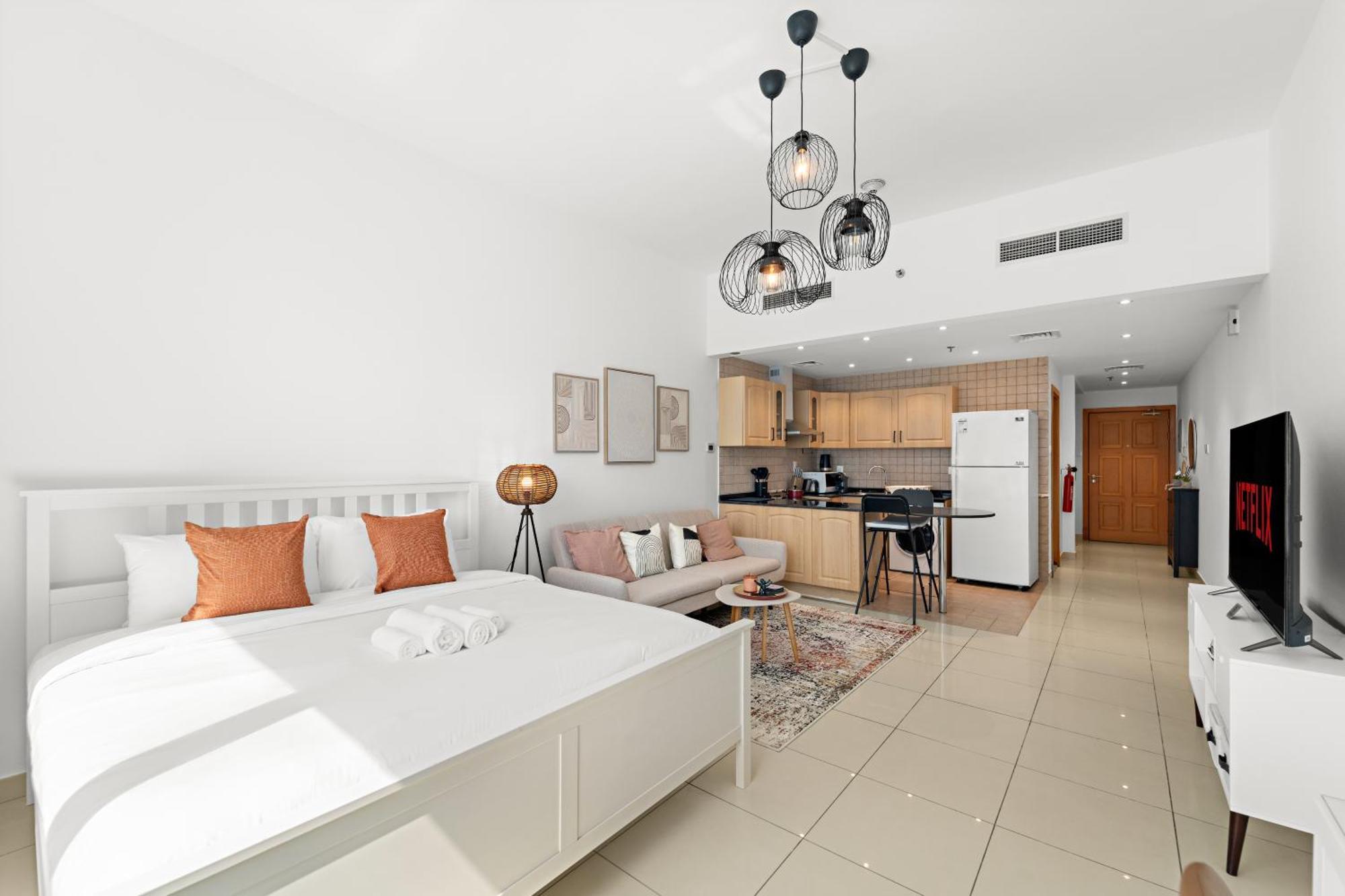 Apartment Cozy Near The With Access To Pool And Gym