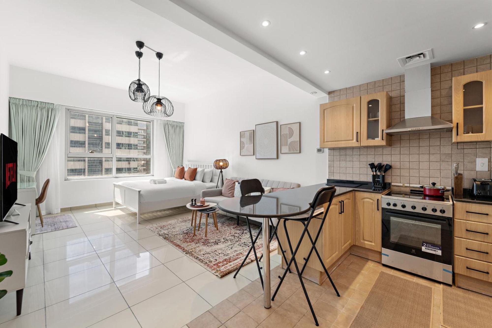 Cozy Near The With Access To Pool And Gym Apartment *