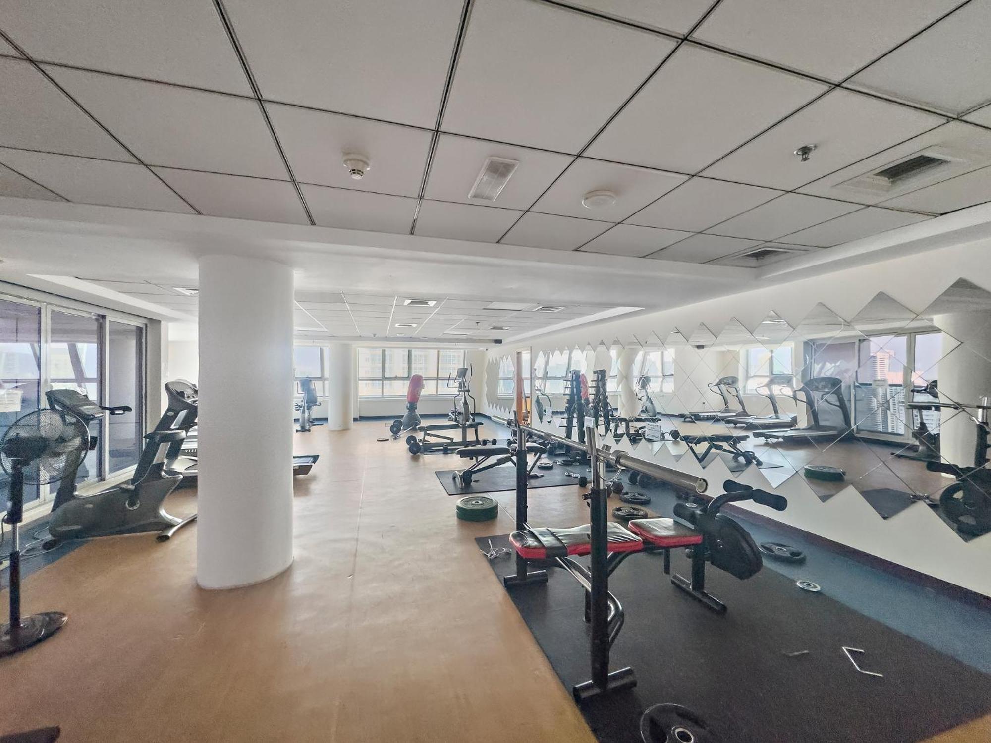 Cozy Near The With Access To Pool And Gym Apartment Dubai